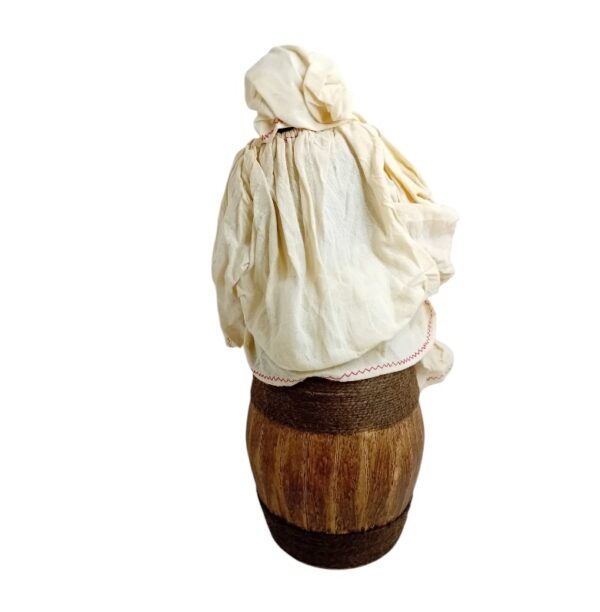 Pulcinella seduto con fiasco altezza 35 cm - immagine 5